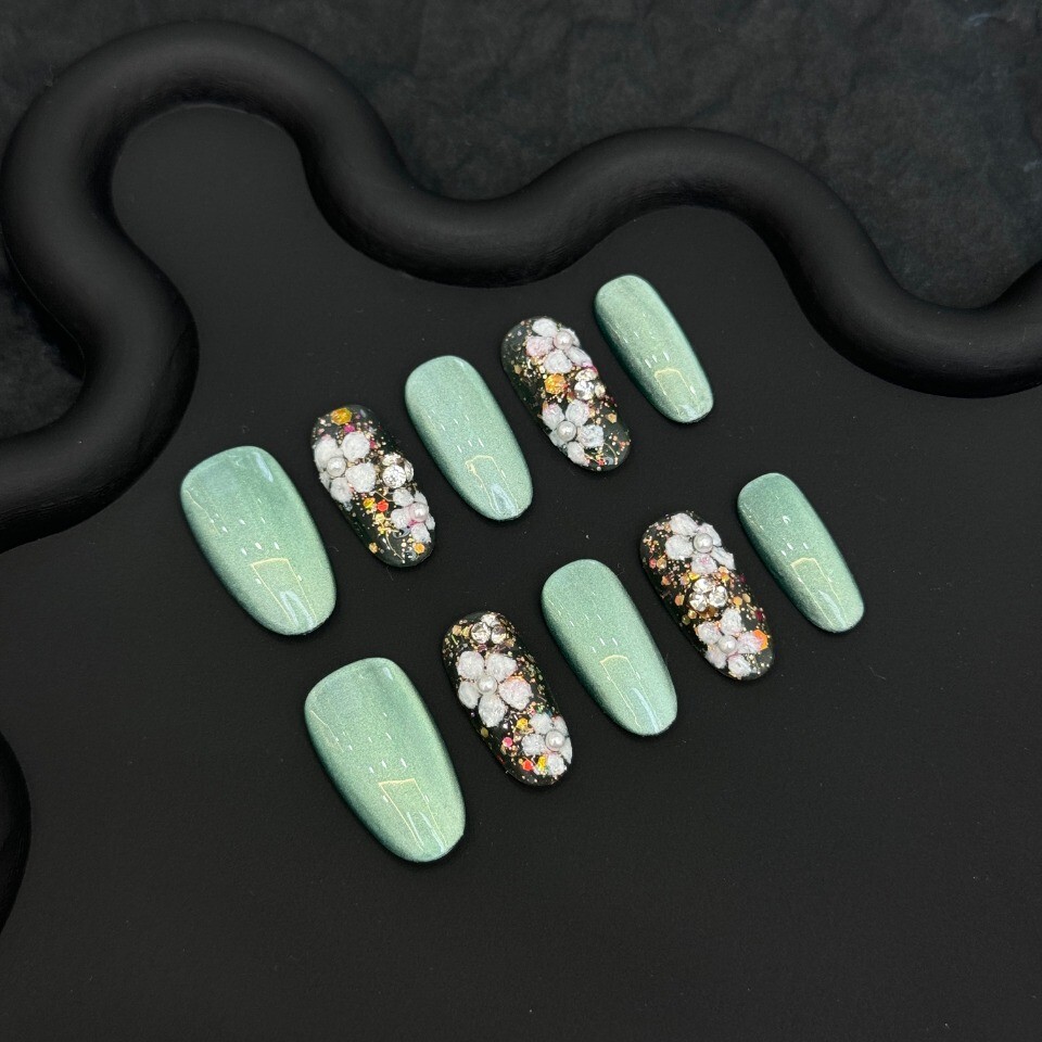 Handmade Press on Nails 10 pc set .+5 Pieces Nail Stickers
