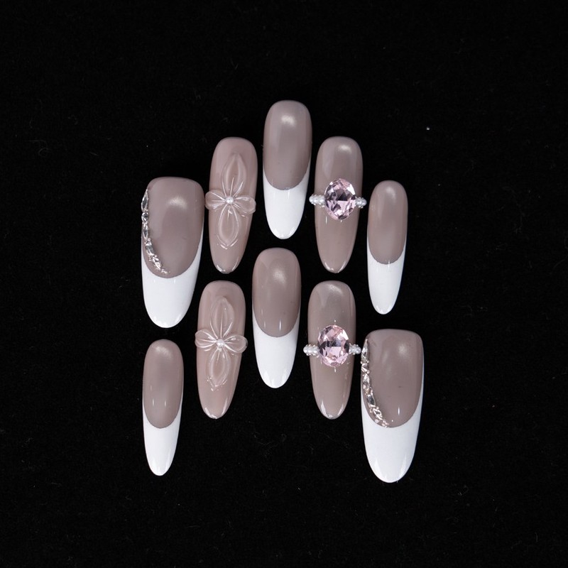 10pcs White Almond 3D Flower Rhinestone Press On Nails Skin Brightening
