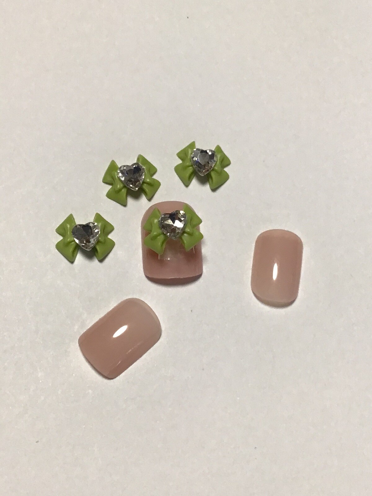4 PCs Green Bow With Rhinestone Heart Kawaii Nail Charms