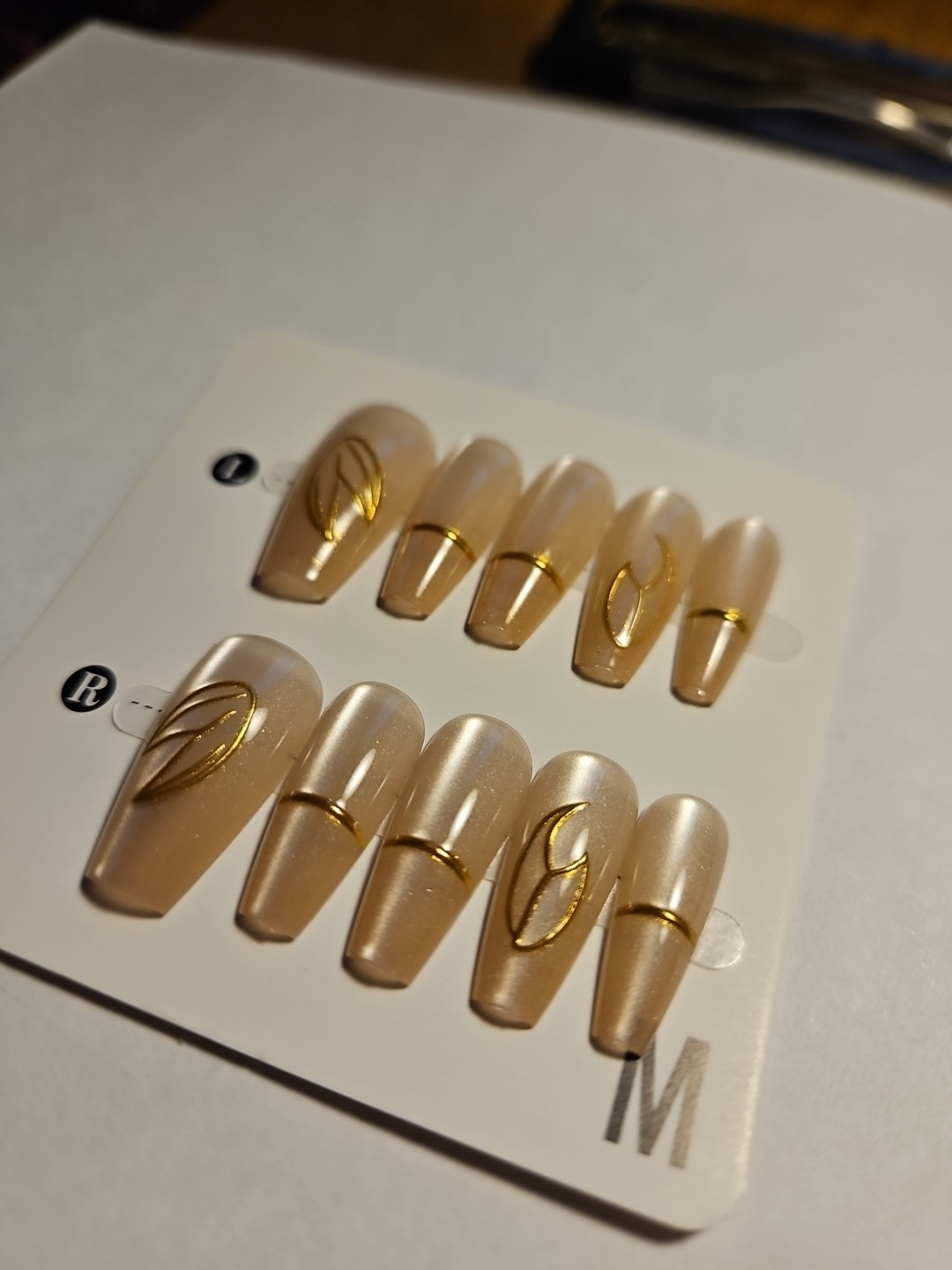 Press-On 10 2 Tone Pale White Brown Cat Eye Nails