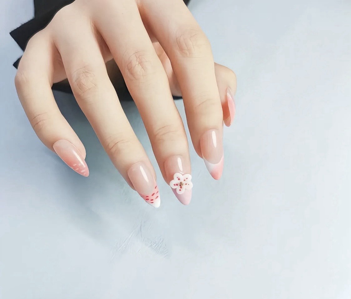 QINSINGE Red Spider Lily Press-On Nails