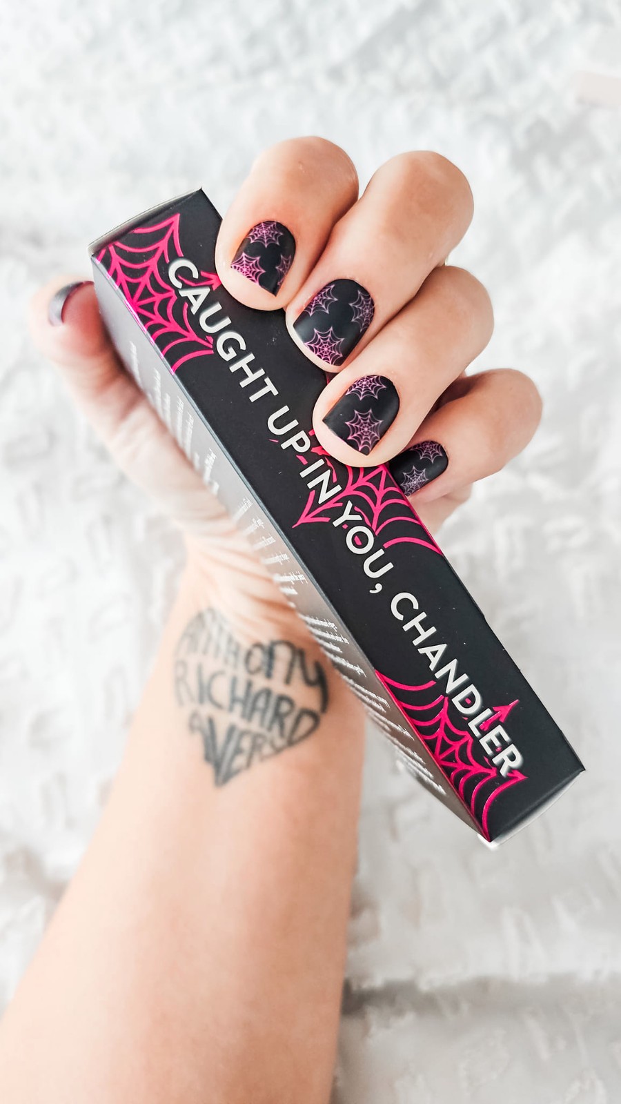 Red Aspen Press On Nails-Caught Up in You, Chandler-Halloween-Black-Pink-Matte