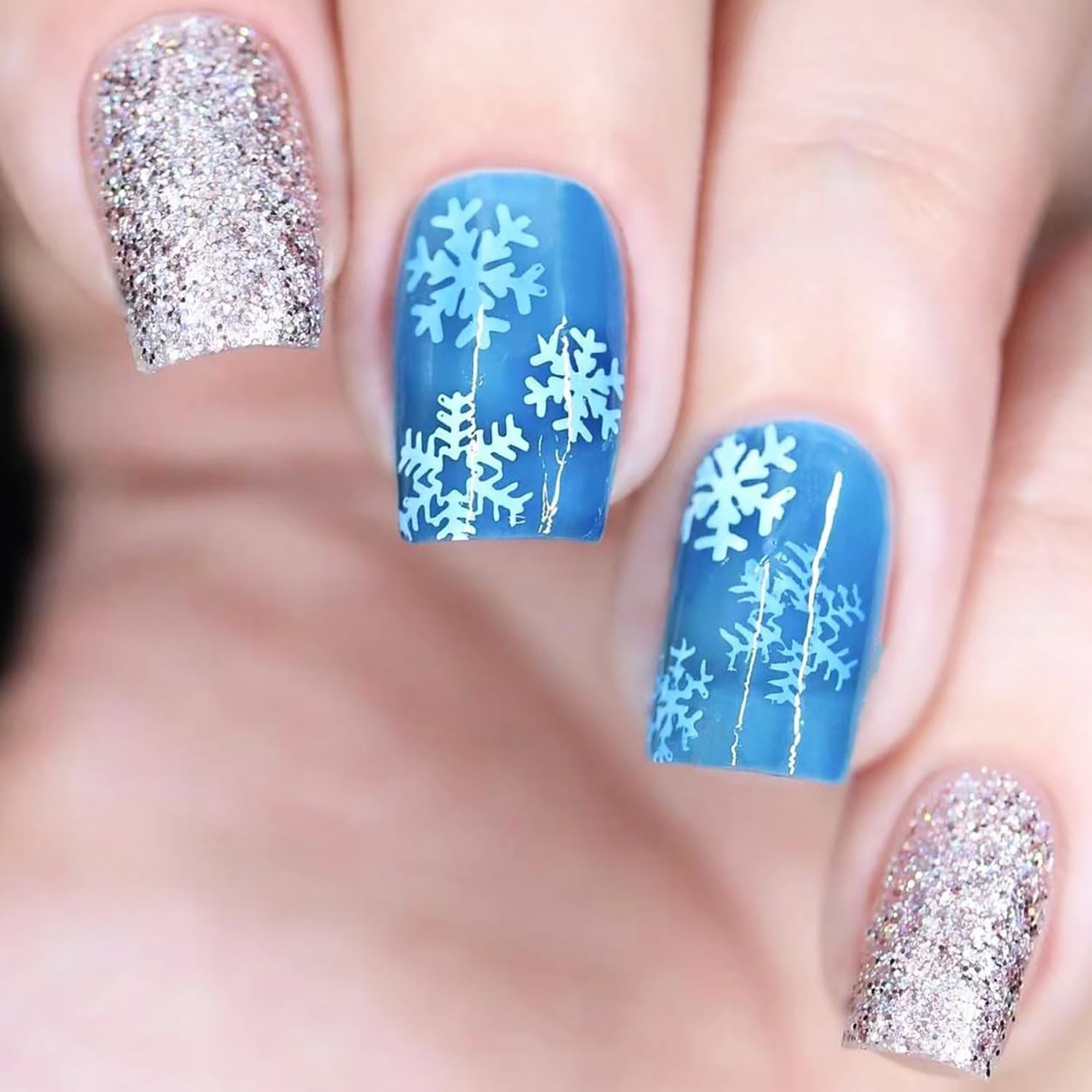 24Pcs Winter Snowflake Press on Nails Short Square Fake Nails with Glue Silve…