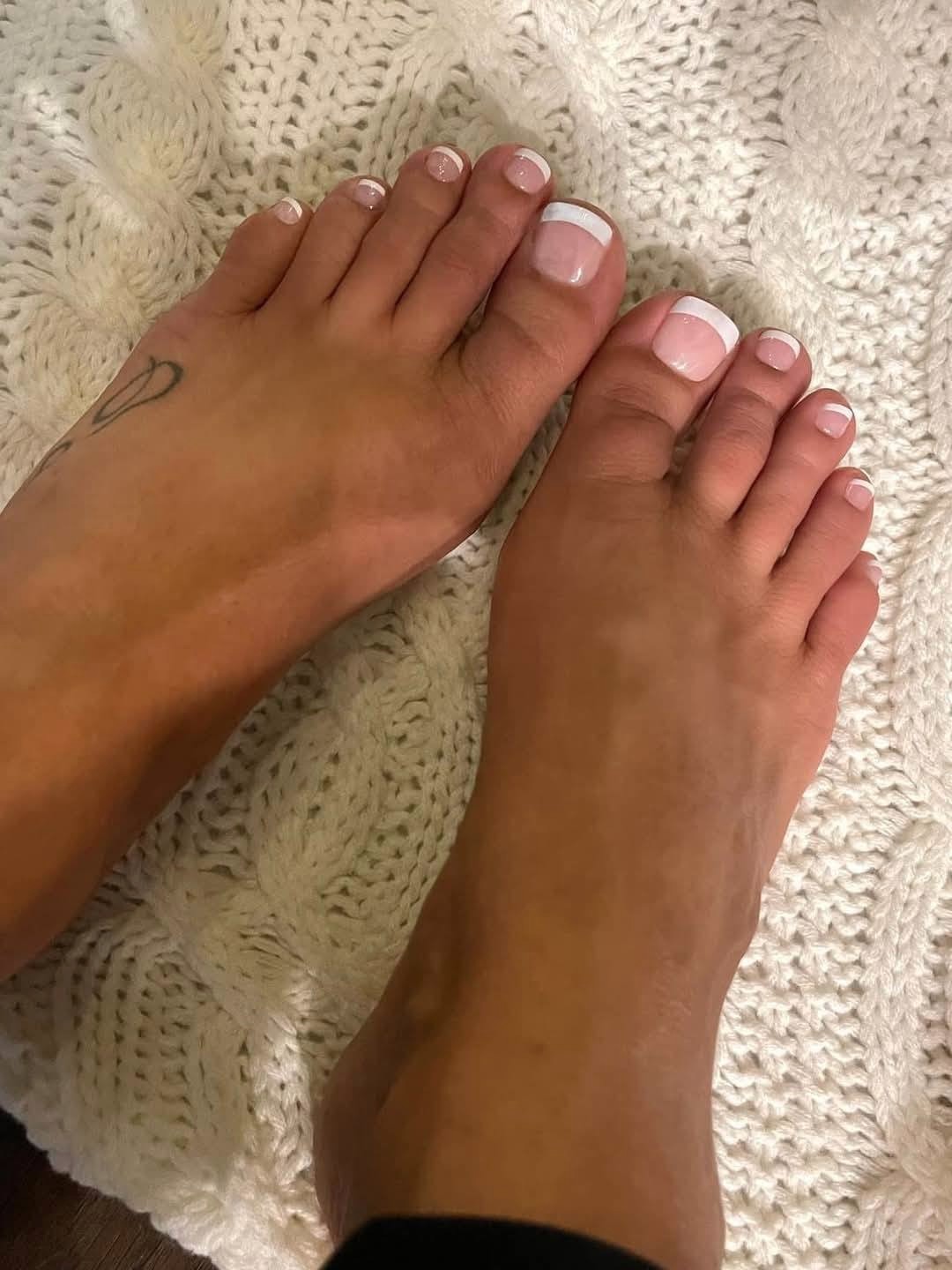 Red Aspen PRESS On Nails Dashes Classic French, Tinley~ PEDICURE FRENCH PEDI
