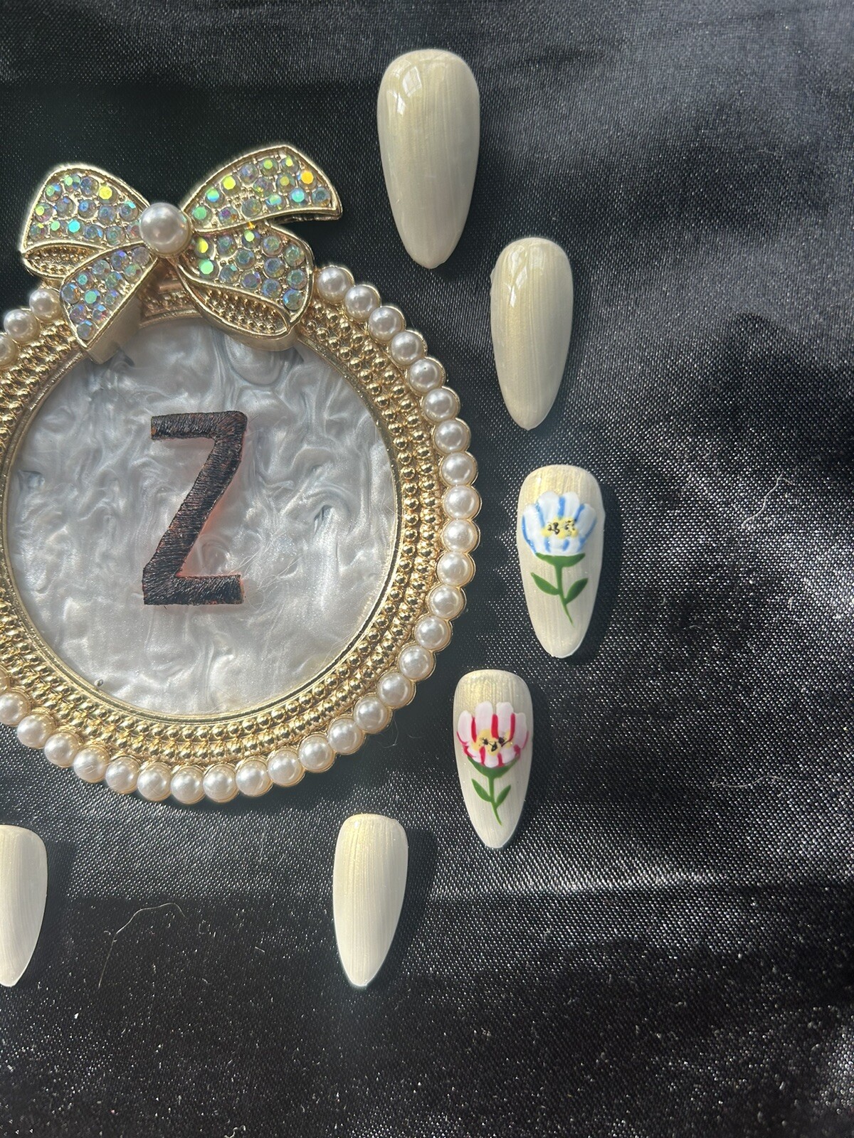 Z NAILZ! Handmade Shimmery Off White M Almond W/flowers On 2 Press On Nails