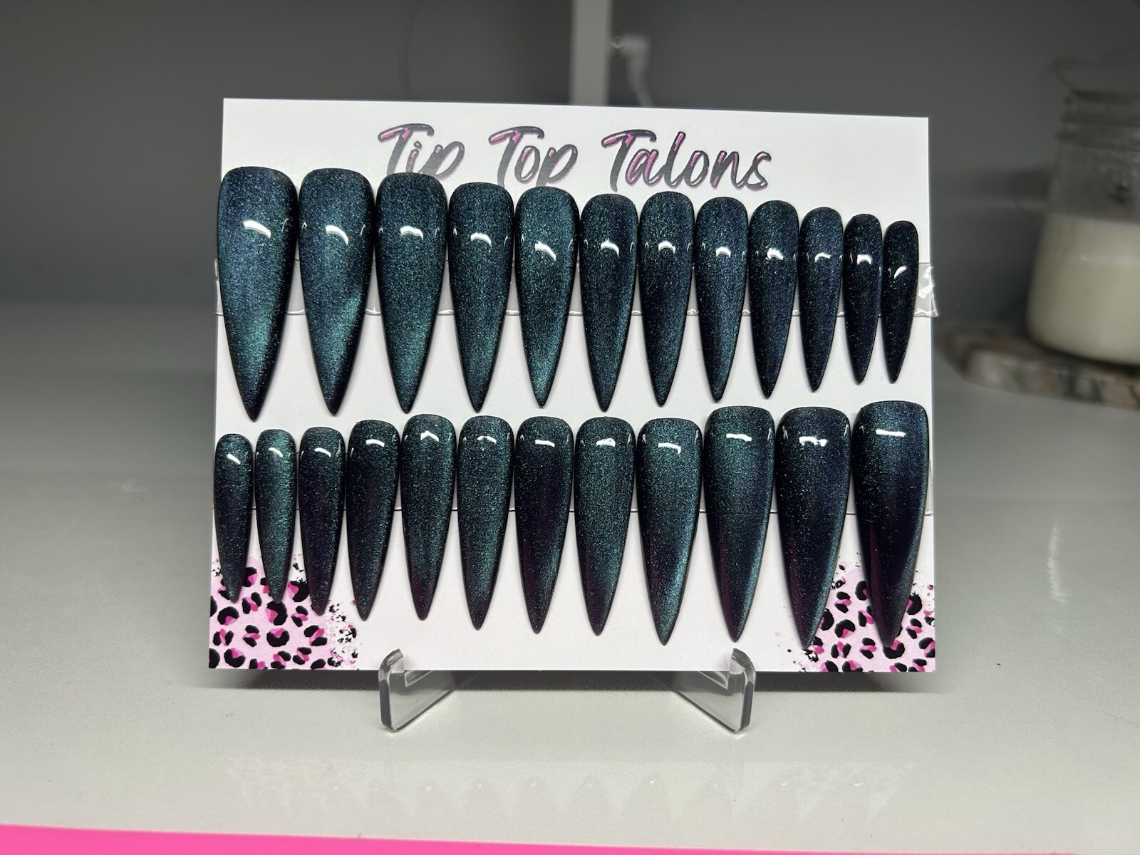 24 Piece – Long Stiletto – Green/Purple Magnetic Effect