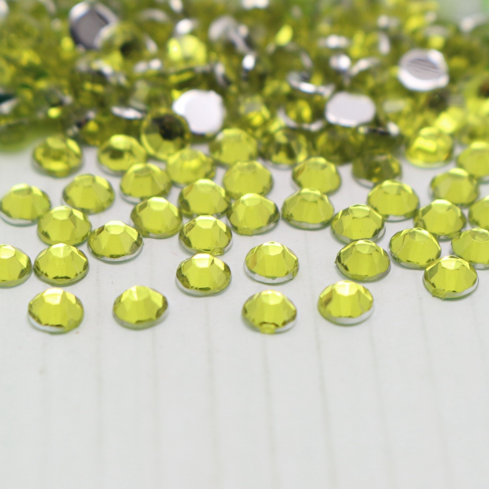 2000 Light Green Crystal Acrylic Round Faceted Flatback Rhinestone Gem 4mm SS16