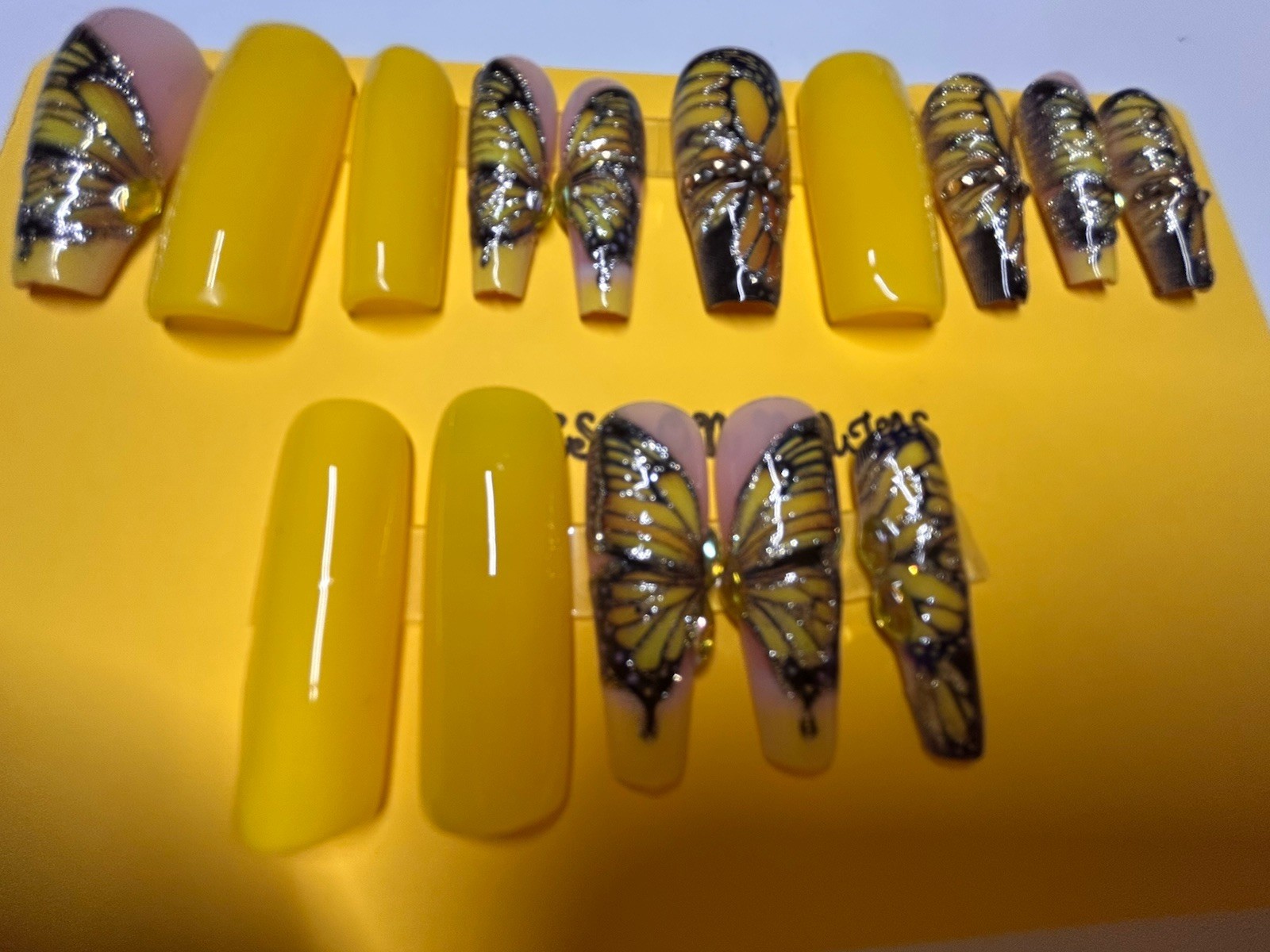 press on nails Read Description