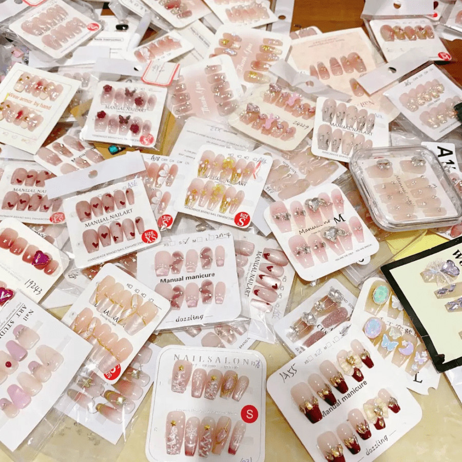 20 Pieces of Sweet and Luxurious Press in Nail Mix Set – Multiple Styles