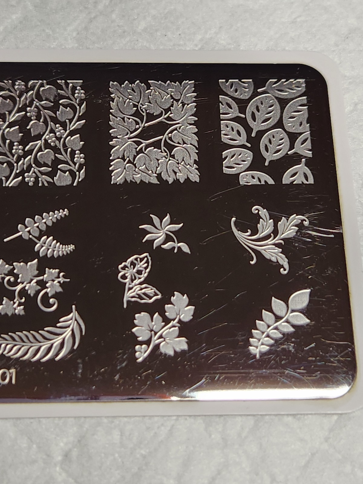 twinkled t Nail Stamping Plate – Leaves TT01