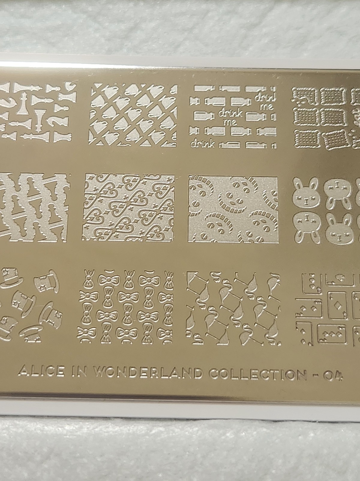 MoYou London Nail Stamping Plate – Alice in Wonderland 04