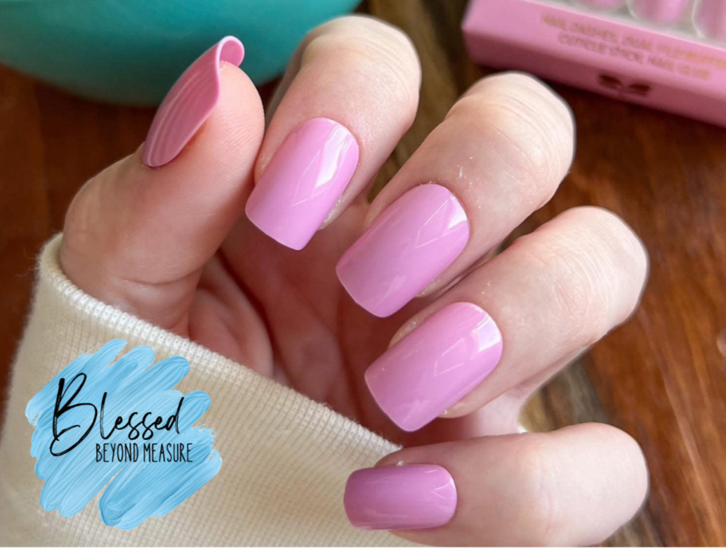 Red Aspen Press On Nails June’s Orchid Floral Orchid Pink Short Coffin