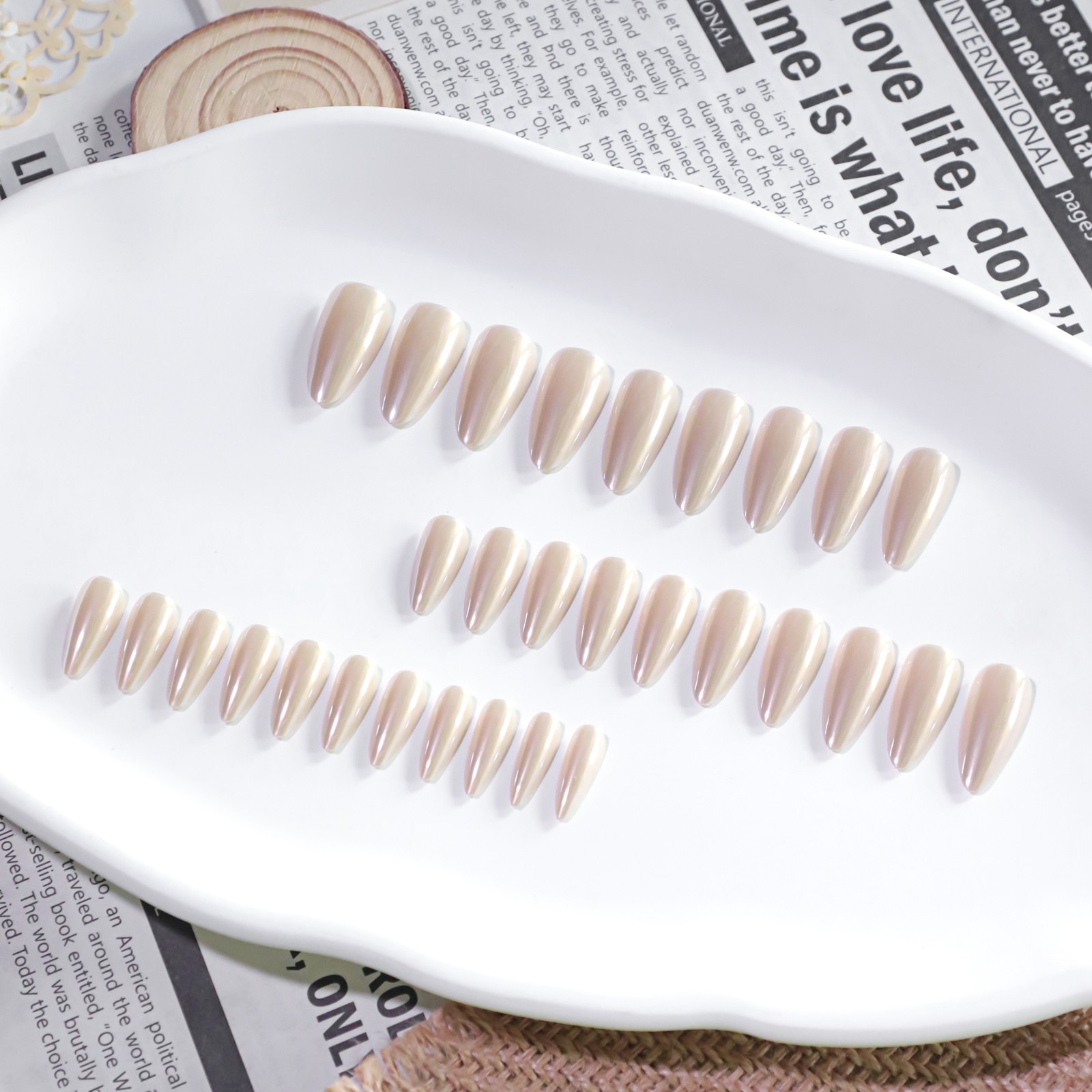 30 Pcs Solid Color Press-on Nails with Glitter Effect Medium-Length Almond Nails