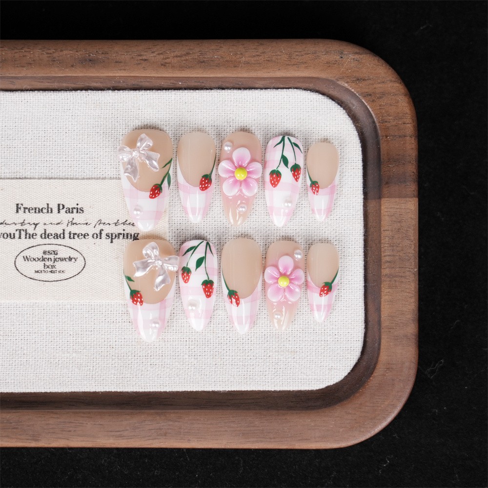 Handmade Pink Plaid Strawberry Nails Floral Pearl Lovely Trendy Fake Nails