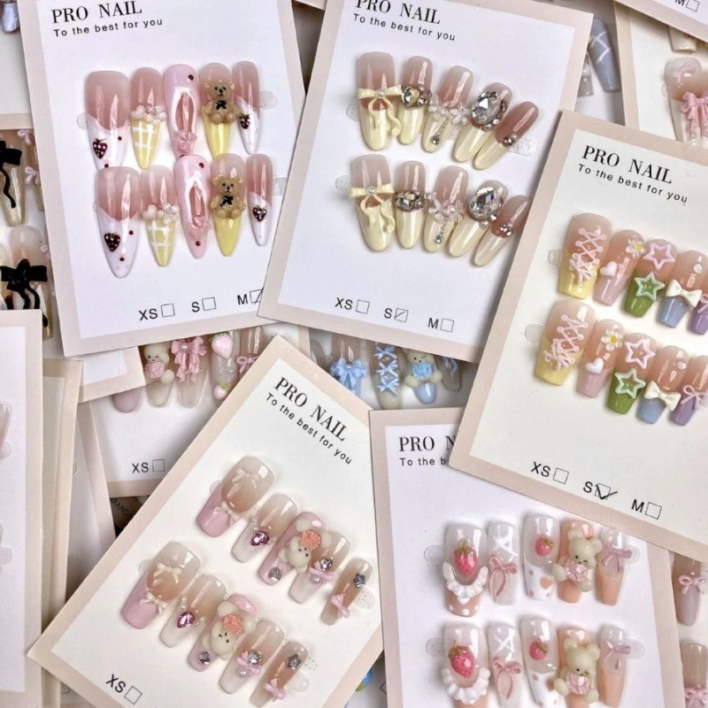 20 Pieces of Mixed Color Random Square Patch Nail Set, Reusable Fake Nails