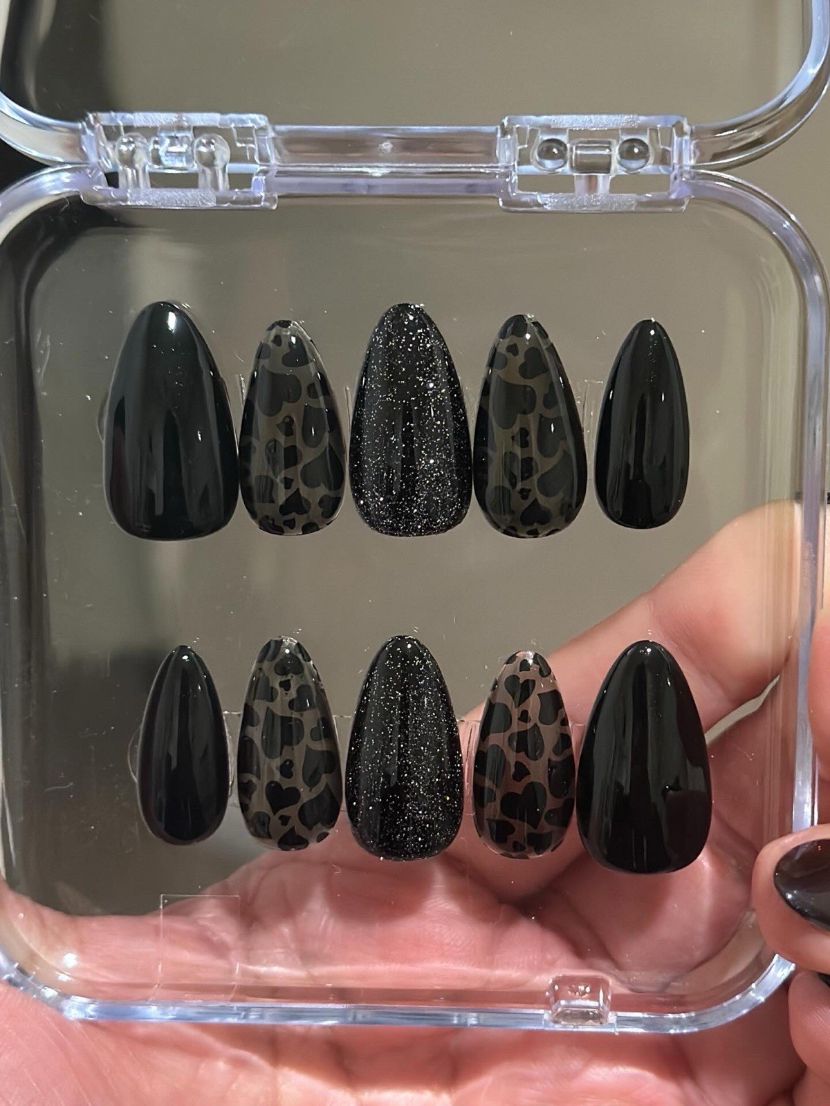 Black smoky heart Print Glitter Almond Press-On Nails, Glue Included