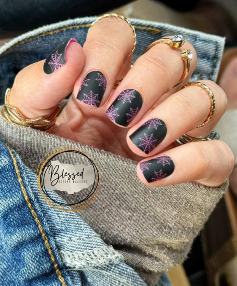 Red Aspen Press On Nails-Caught Up in You, Chandler-Halloween-Black-Pink-Matte