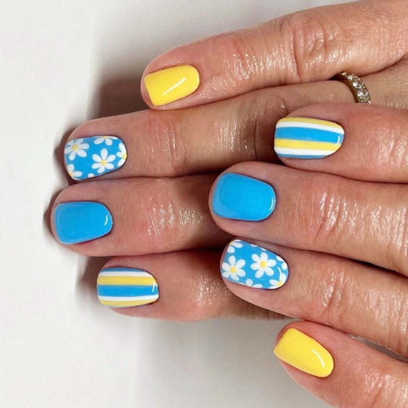 24 Pcs Lovely Flowers False Nail Simple Press On Nail Short Square Acrylic Nail