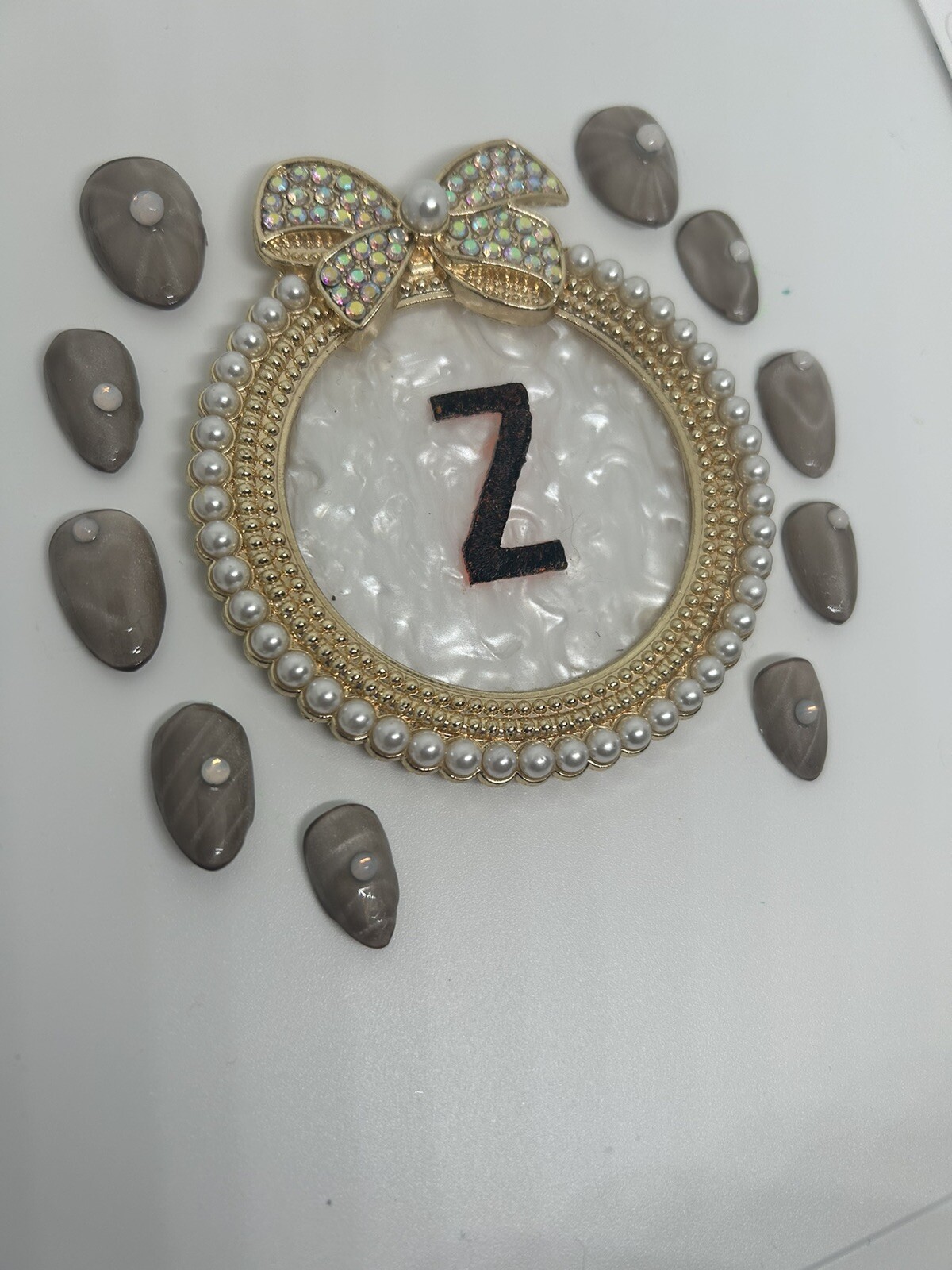 Z NAILZ Handmade M almond Magnetic Beige Press On Nails With “Opals”