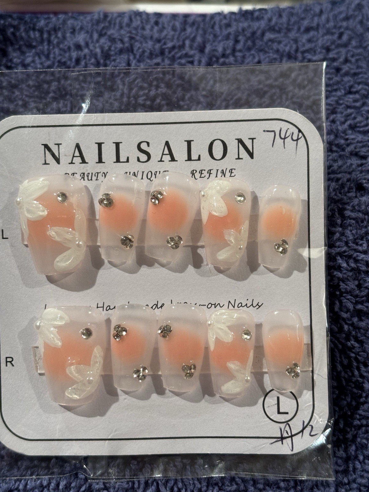Press On Nails. Medium Length 19 Coffin Shaped Nails, 1 Oval. 20 Qty Size Large.