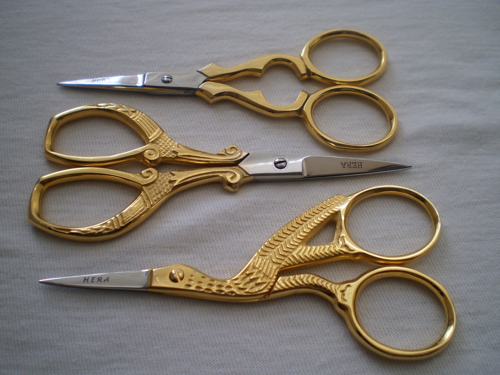 3 PCS SEAGULL & EMBROIDERY FANCY SCISSORS SIZE 3.5“ GOLD PLATED