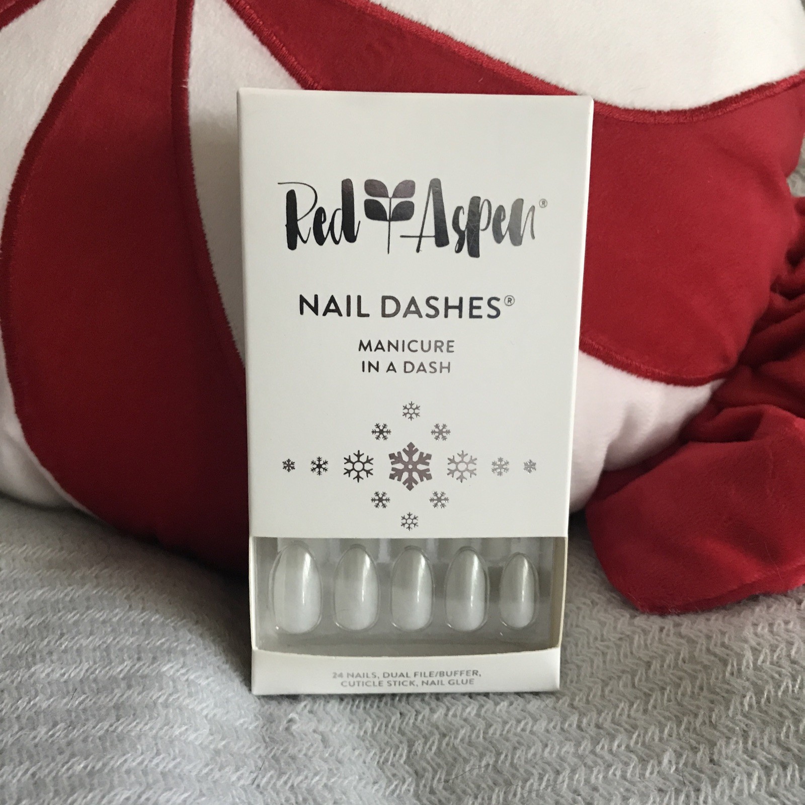 Snowy White, Medium, Squoval, Shimmery, Winter, Simple PressOn Nails