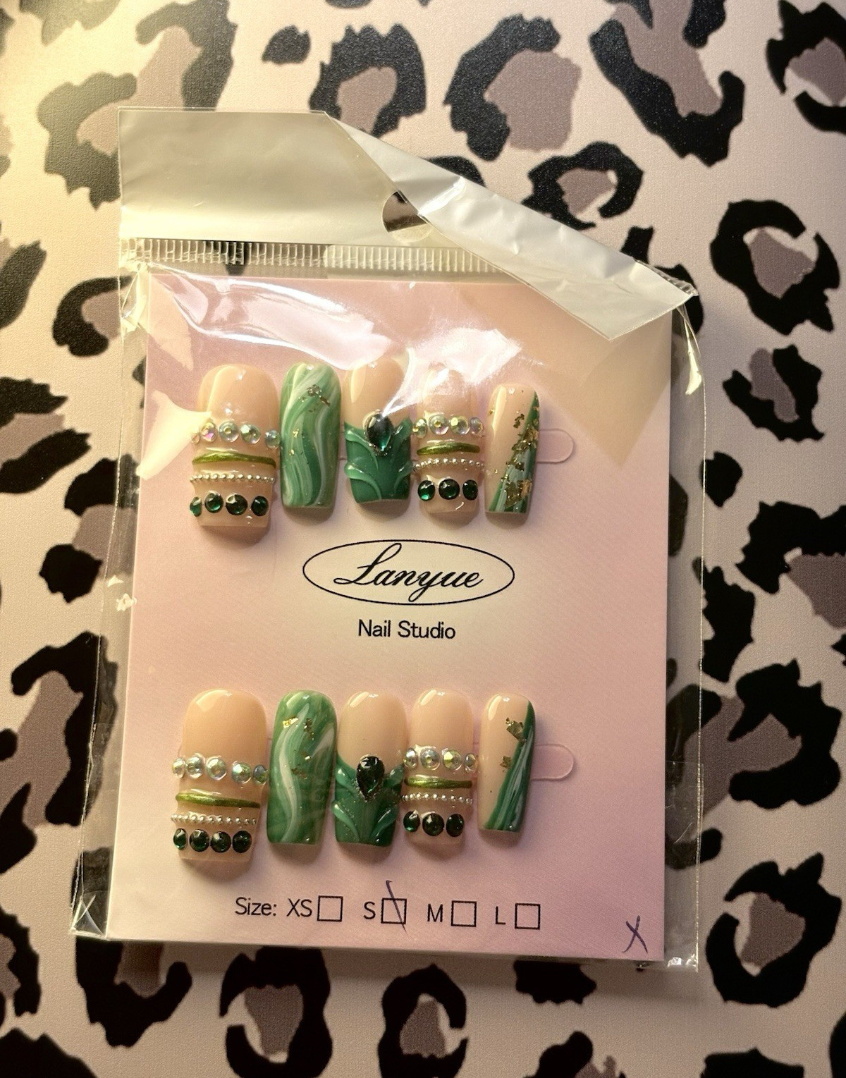 Lanyue Press-On Nails Green Beige 3D Marble Rhinestone Pre-Designed Short Square