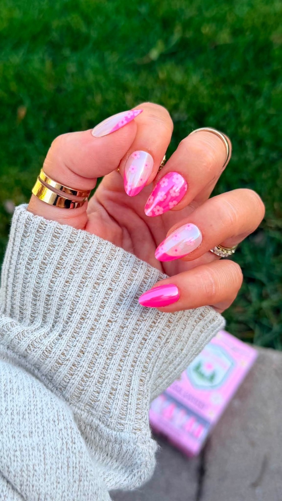 Red Aspen Press On Nails Desey’s Daisy Daydreams Medium Almond Pink Mix Floral