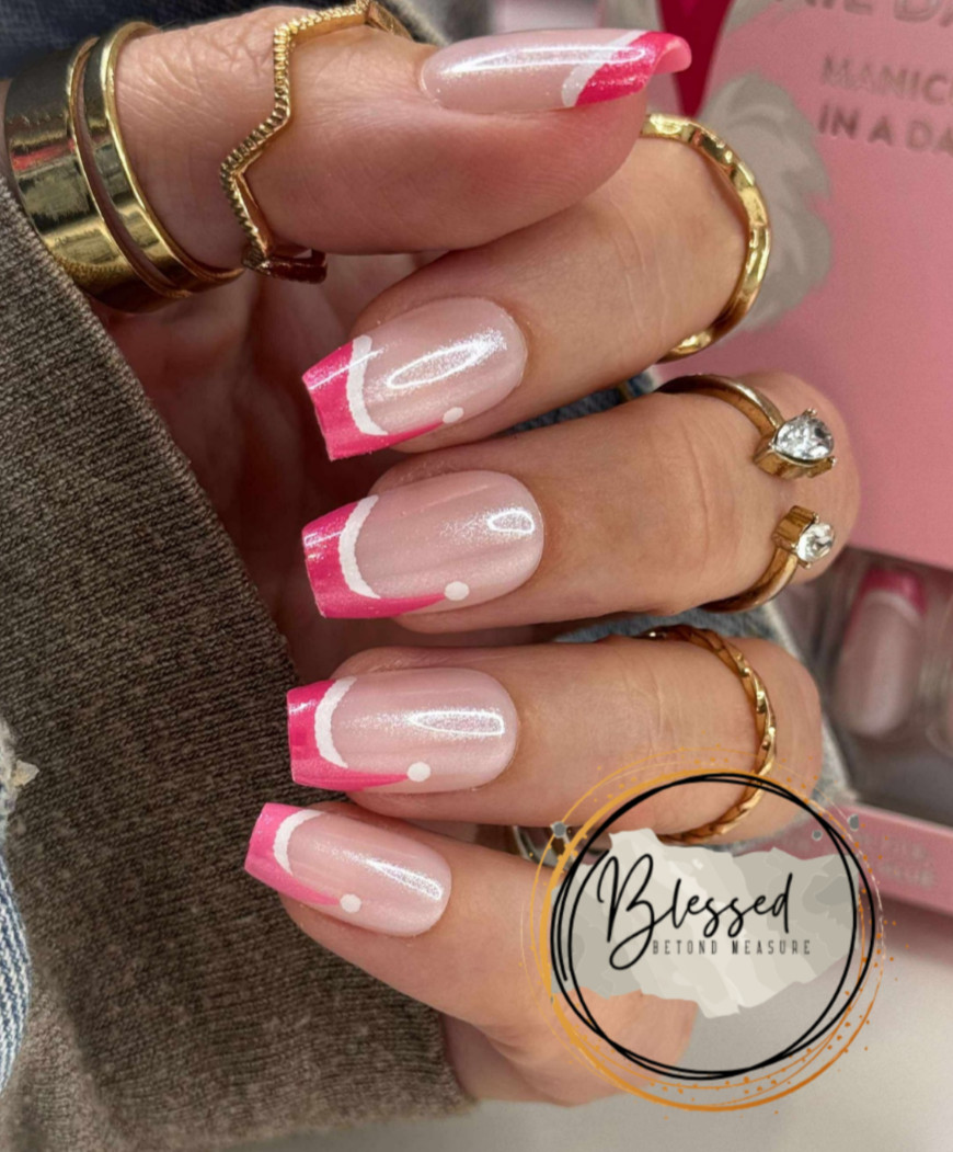 Red Aspen Press On Nails-Pretty in Pink, Mrs. Claus Medium Coffin – Christmas