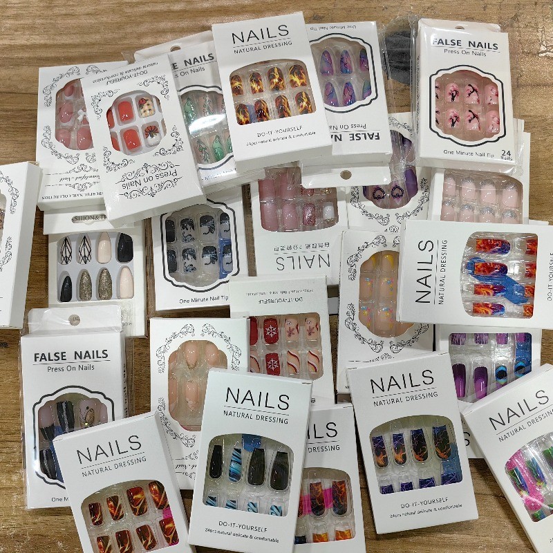 72 Exquisite Multi-color Fake Nails with Random Styles, Daily Holiday Nail Art