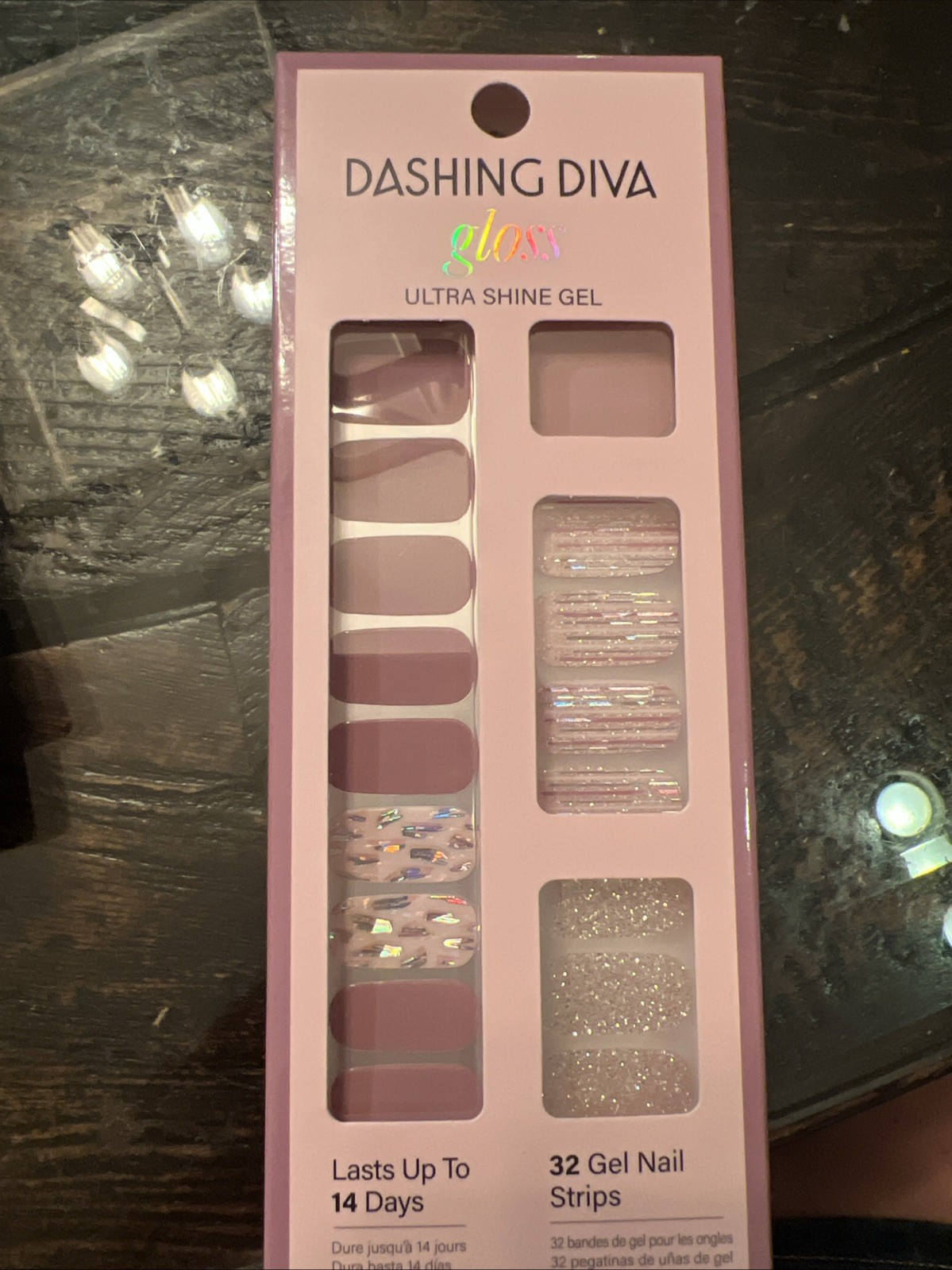 Dashing Diva Gloss Ultra Shine Gel Palette. After Glow 32 Nail Strips