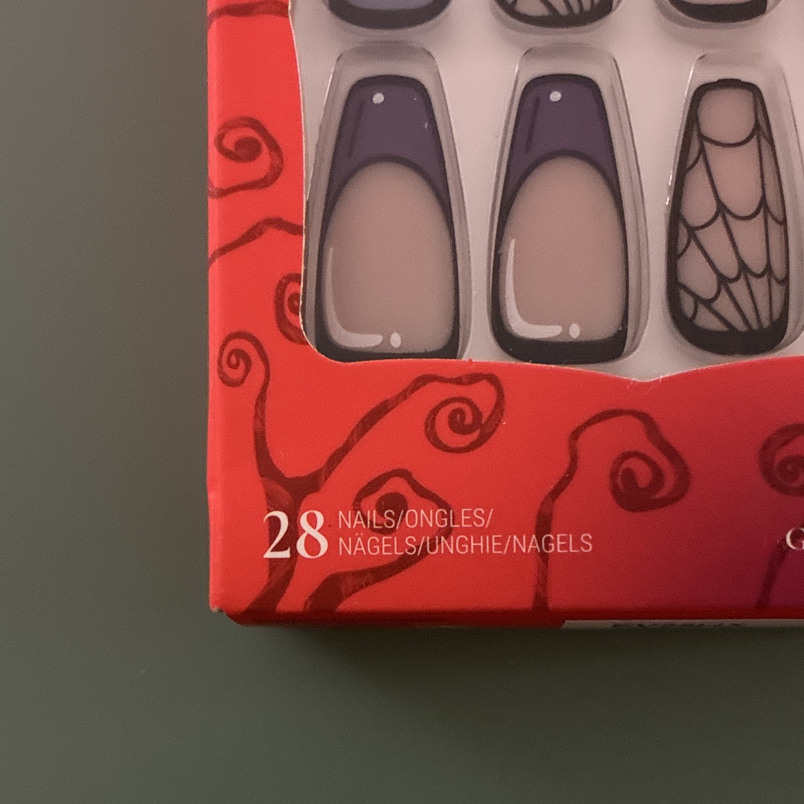 KISS Press-On Nails Glow in the Dark Halloween Black/Nude Long Square Glue