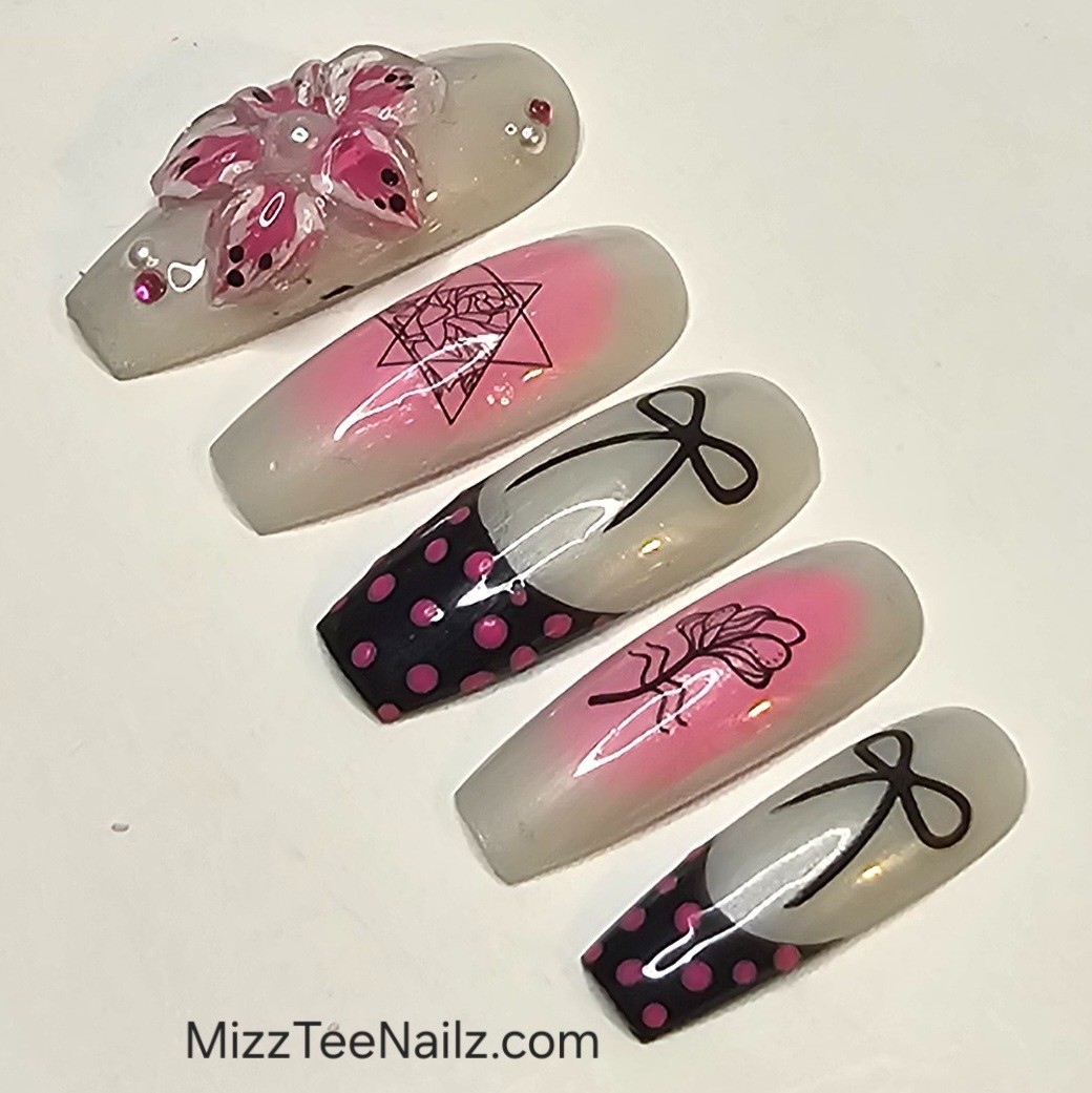 Press-On Nail Set # 104: Bloom & Bow