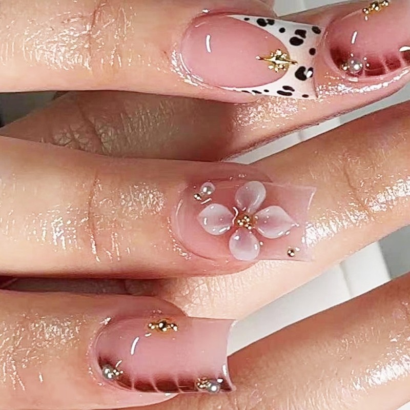 Easy Apply Leopard Print 3D Flower Press On Nail Quick Installation For Parties