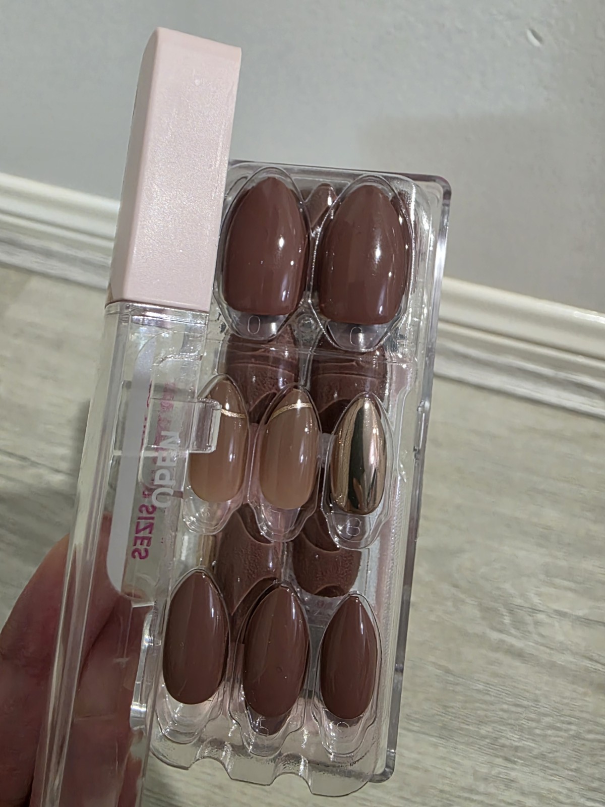 Dashing Diva Magic Press Press-On Nails Stiletto Brown/Gold Metallic Full Cover