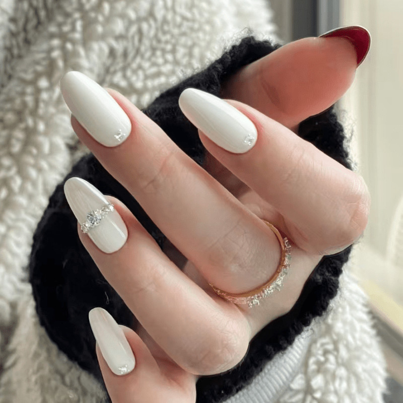 48pcs Almond Press on Nails, Milky White Chain Rhinestone Minimal Gloss Nails