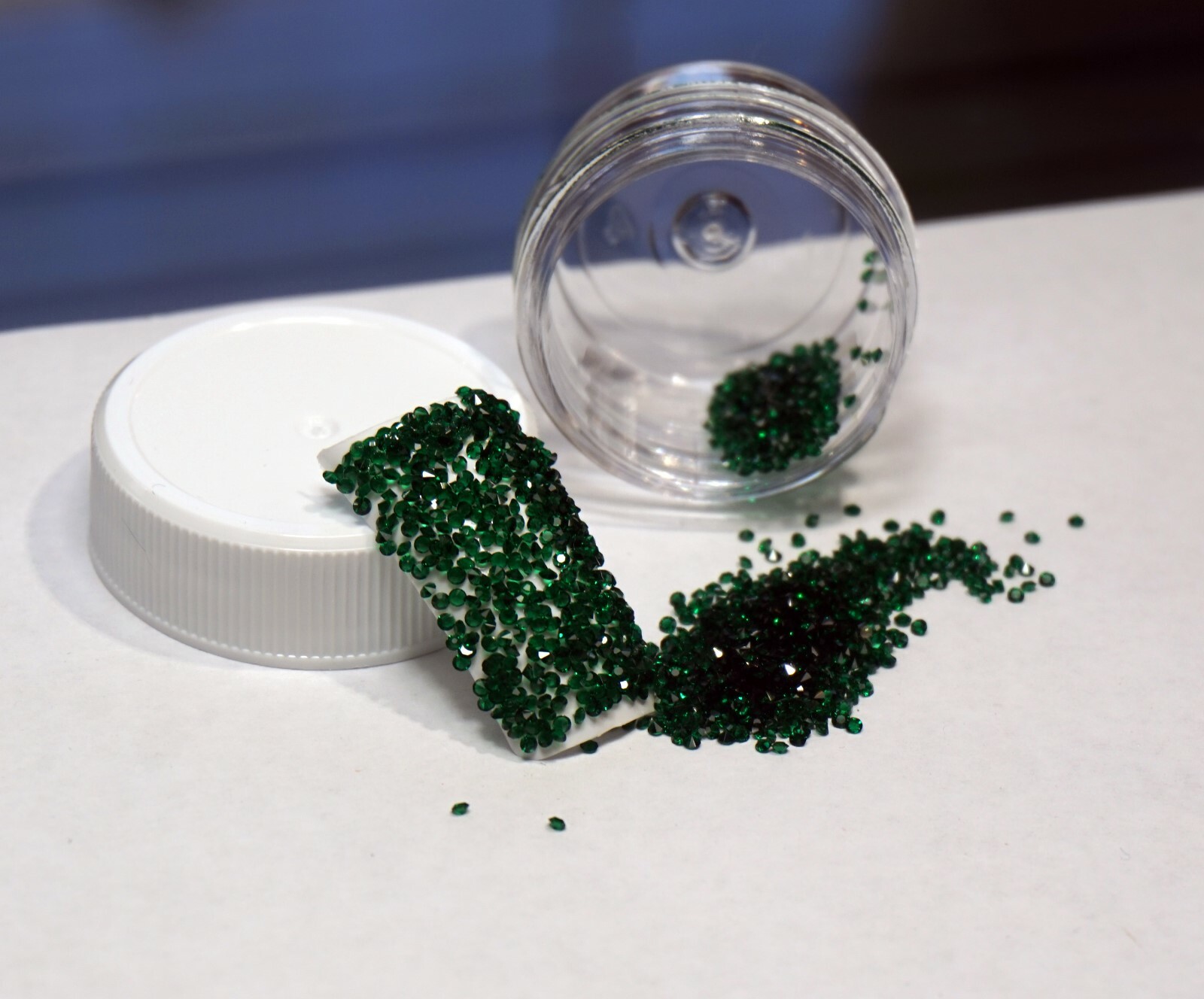 GREEN PREMIUM CRYSTALS FOR NAILS 1000 Pixiecrystals 3D Nail Art Small Gift