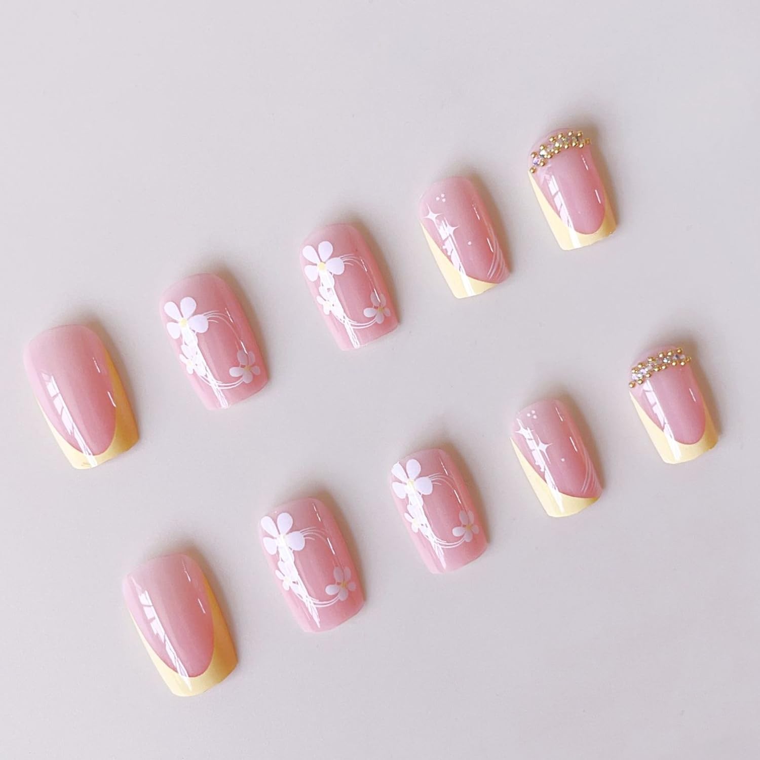 24Pcs White Flower Press on Nails Short Square Yellow French Tip Fake Nails w…
