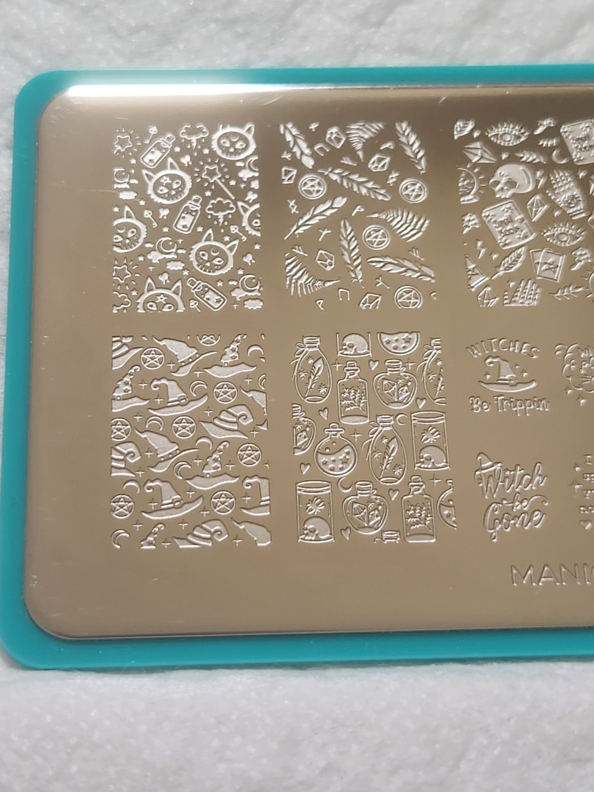 Maniology x Me Nail Stamping Lonely Plate – MXM015 – Hocus Pocus