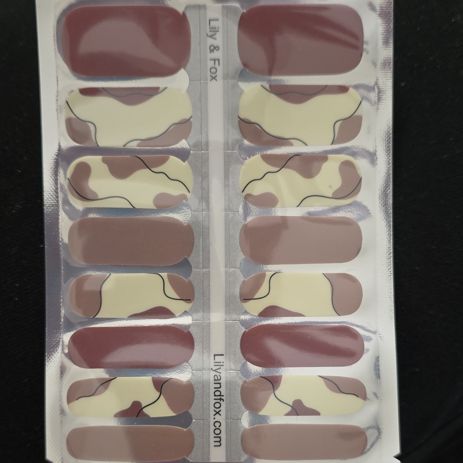 Lily & Fox Nail Wraps – Beige / Cream Black – Full Cover