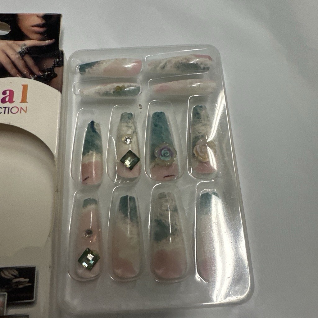 Crystal 3D Pre-Designed Press-On Nails Medium Coffin Pink Blue White Flowers