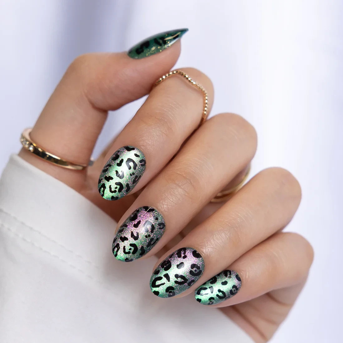 Red Aspen Press On Nails- Winona’s Wildest Dreams Short Almond Cat Eye