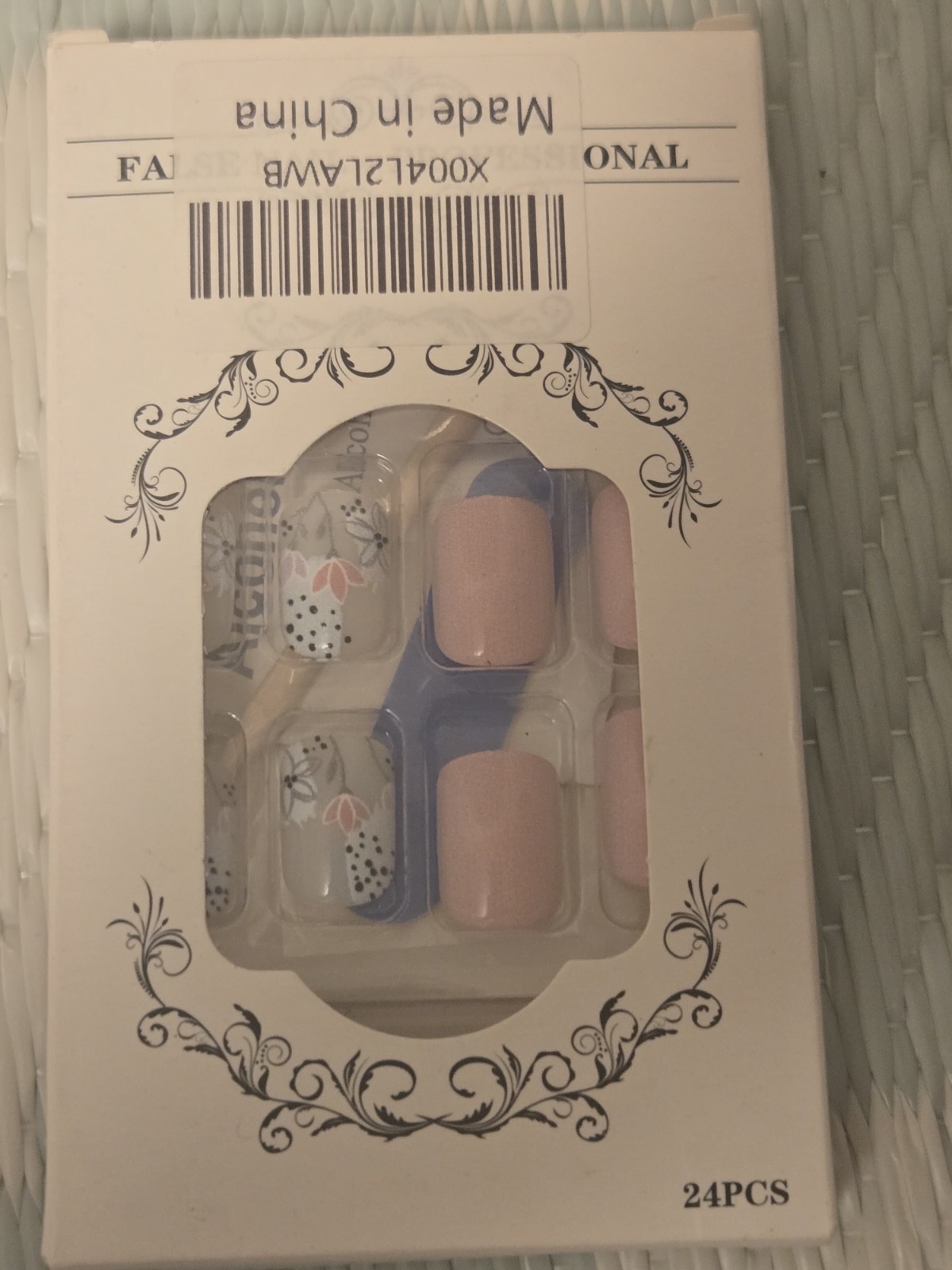 Uñas Postizas Decoradas Fácil De Poner/ Decorated false nails—easy to apply