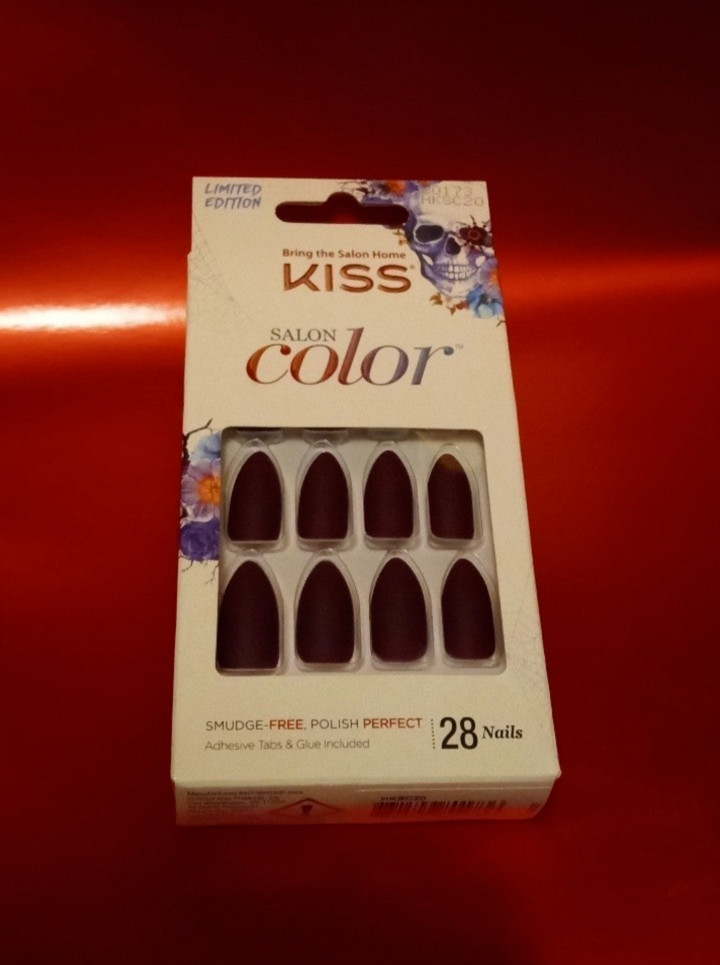 KISS Salon Color DROP DEAD RED Halloween, Deep Red Stiletto Press On Nails ✨
