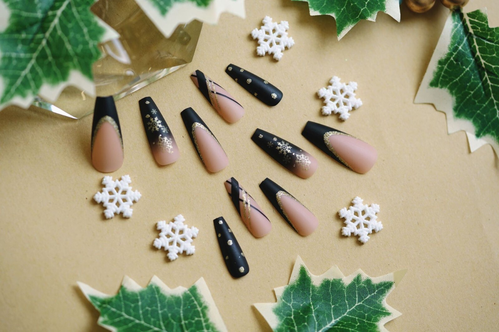 New Year black French gold snow reusable wear nails 24 pieces（glue included)