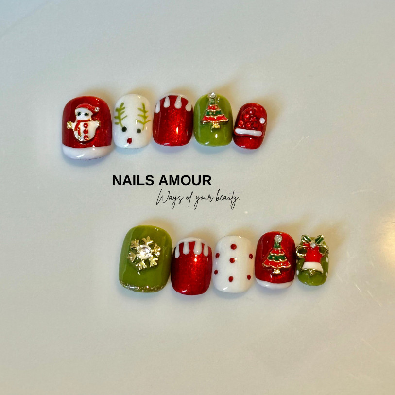 Christmas Press-on Nails-Vibrant Red & Green Holiday Vibes Handmade Nails