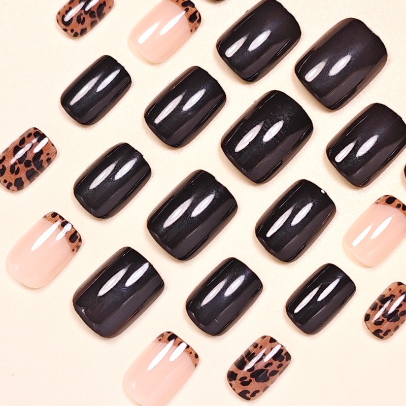 48Pcs-Classic Black Leopard Press on Nails Glossy Short Square Nail Art Set