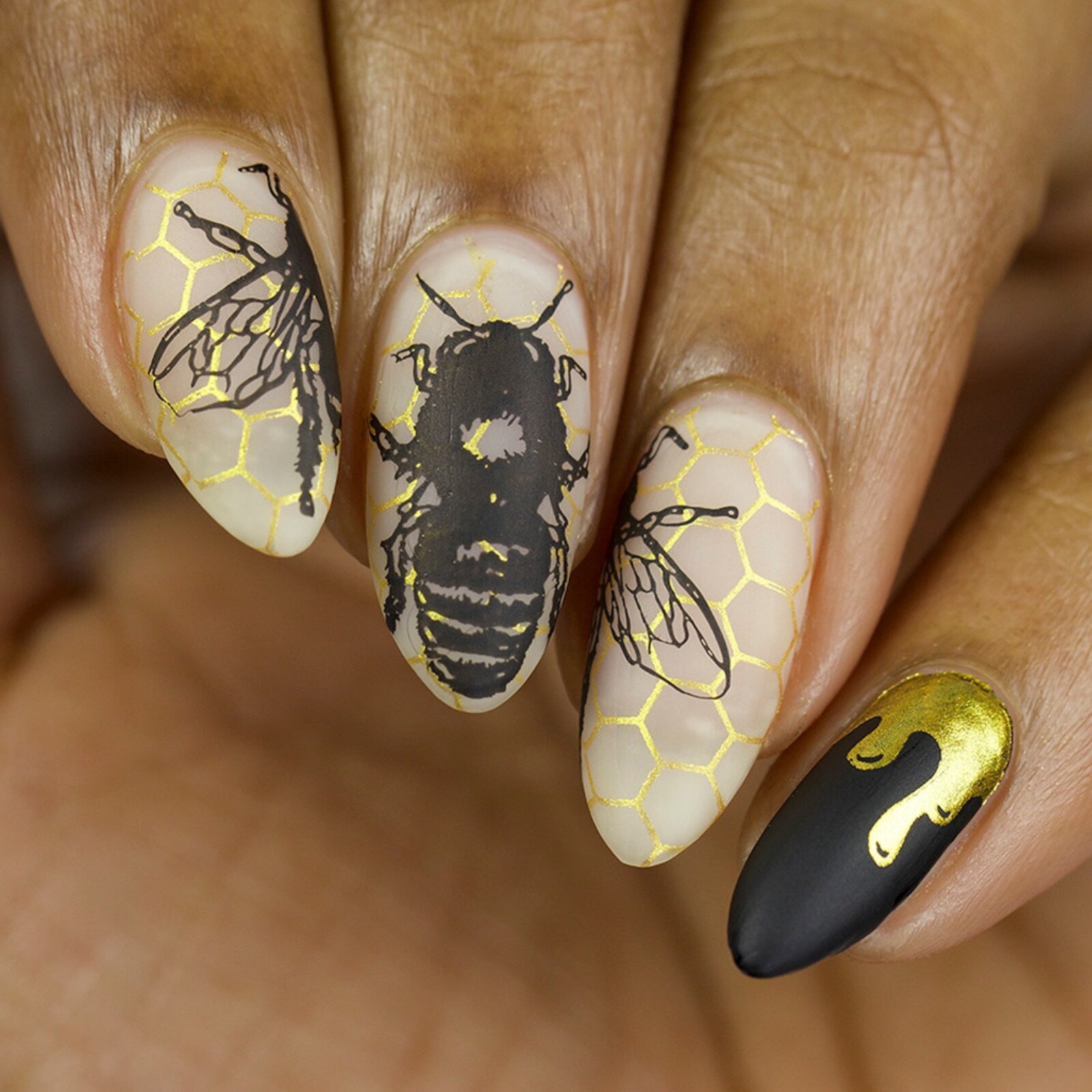 B075 Somewhere in Bee-tween Stamping Plate For Stamped Nail Art Design