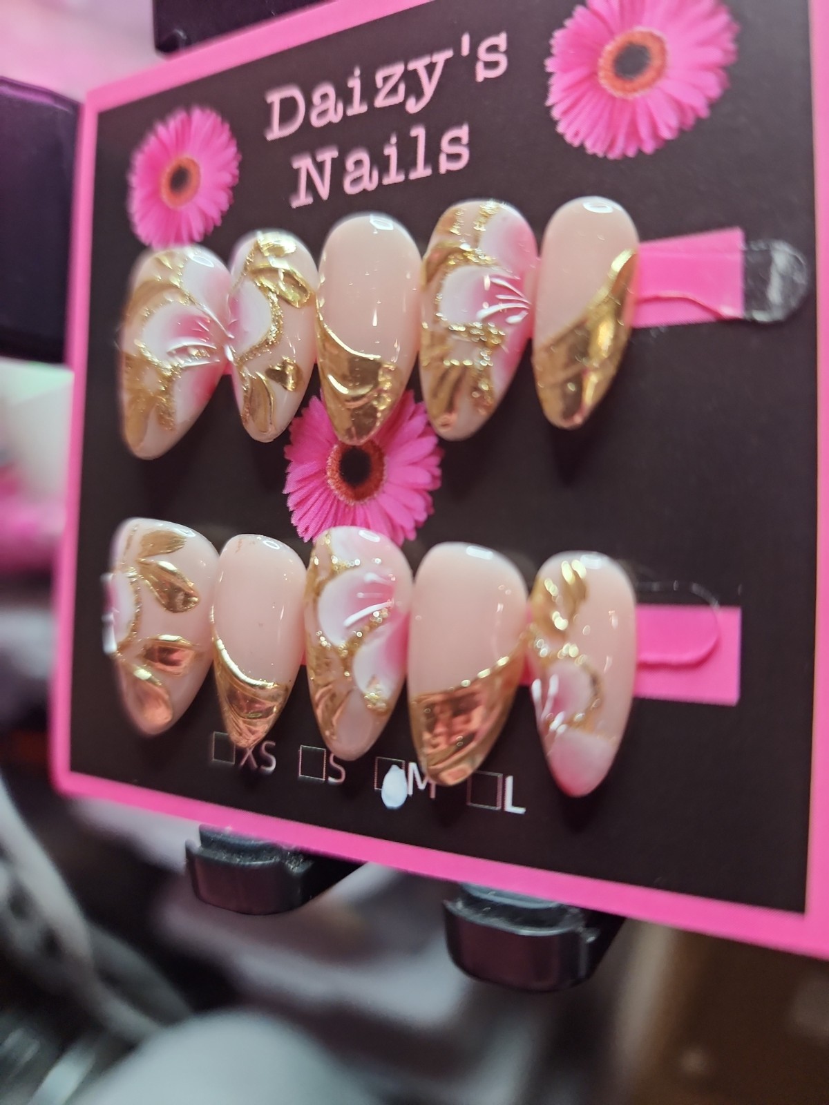 Medium Size Press-on Nail 10Pc Set Handmade Almond Gold Floral 2.0 Cm Length