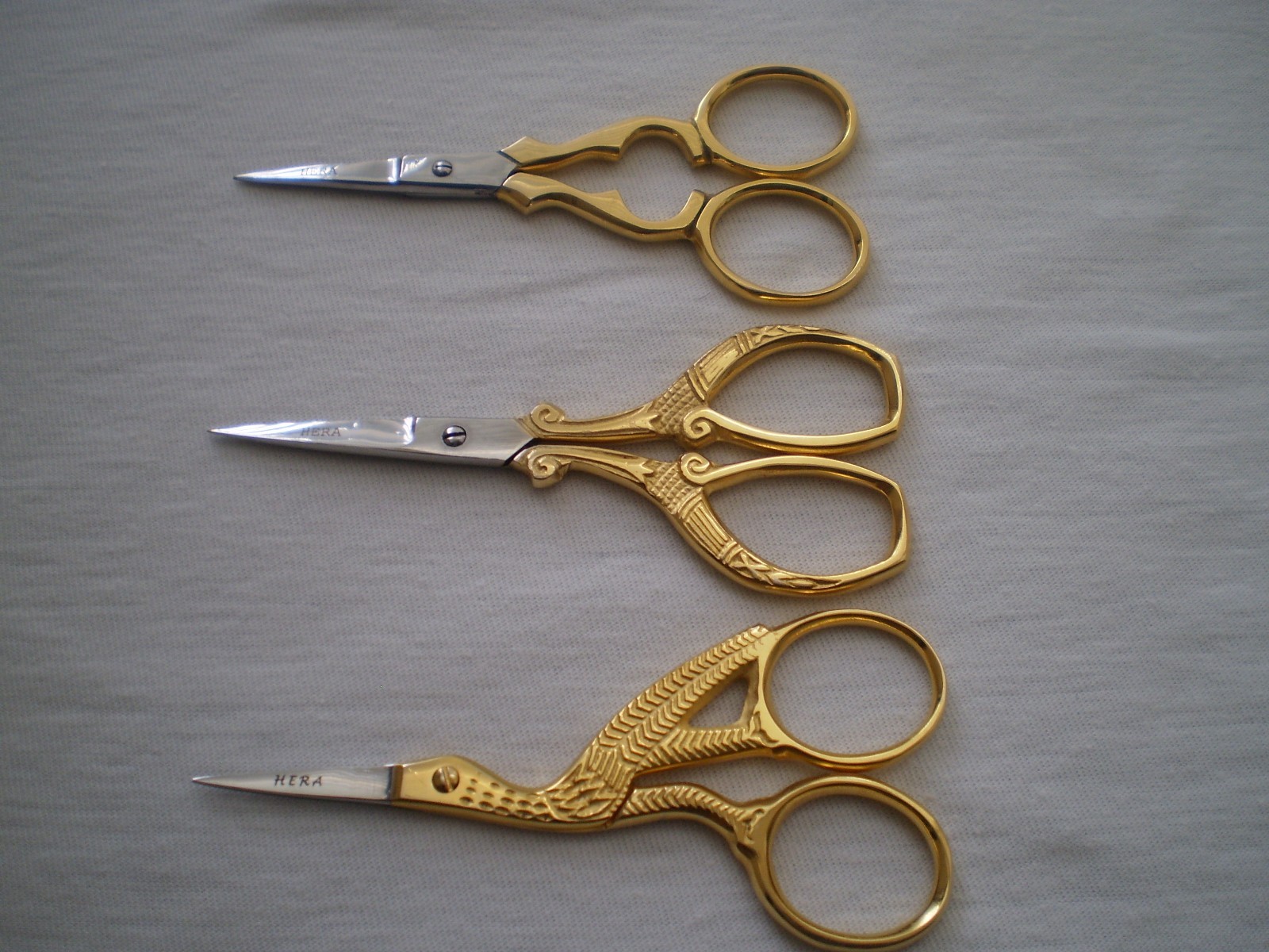 3 PCS SEAGULL & EMBROIDERY FANCY SCISSORS SIZE 3.5“ GOLD PLATED